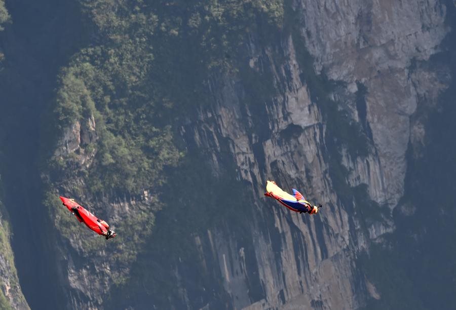 Daredevil wingsuit jumpers glide over Yunnan