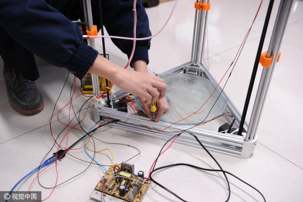 3D printer helps machinists to repair bullet trains in Chongqing